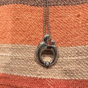 Elegant Silver Pendant Necklace with diamond